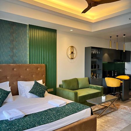Ocean Breeze Negombo- Tidesend Luxury Beach Apartments מראה חיצוני תמונה