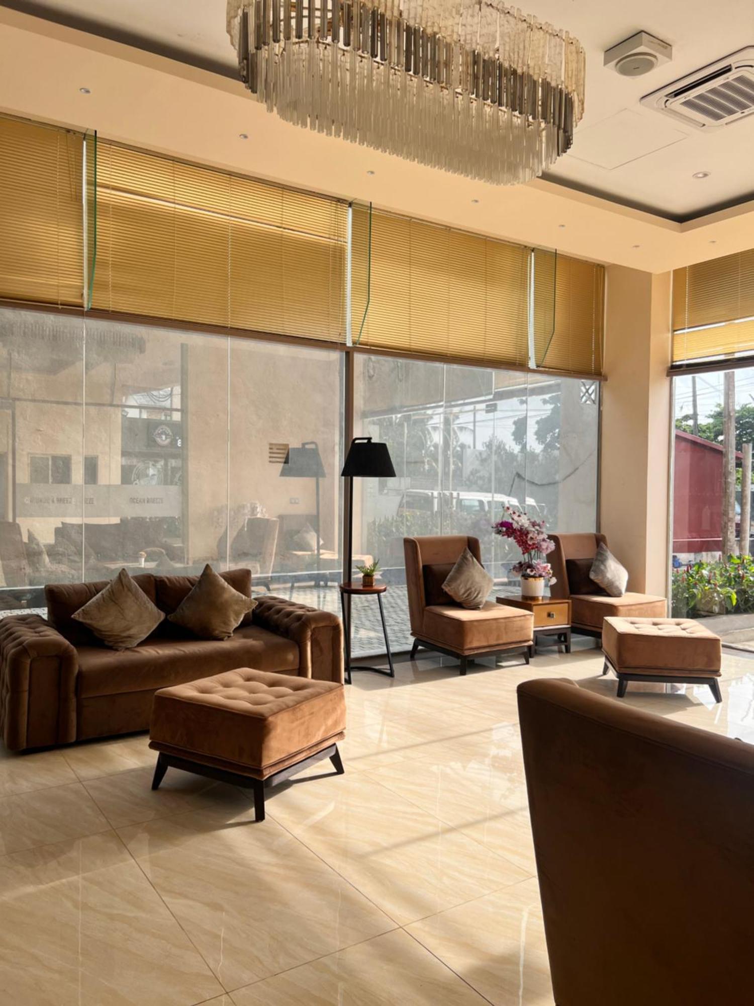 Ocean Breeze Negombo- Tidesend Luxury Beach Apartments מראה חיצוני תמונה