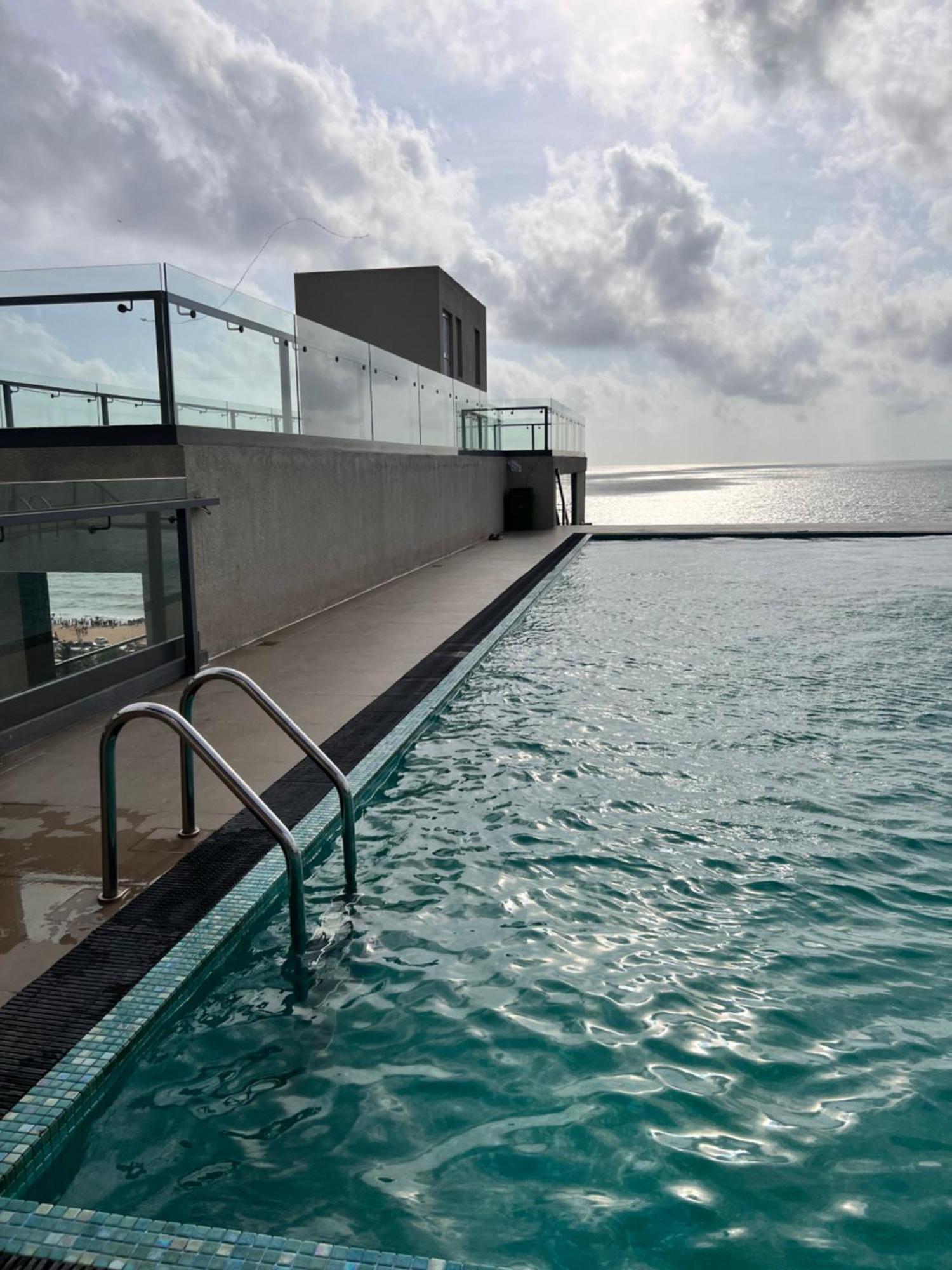Ocean Breeze Negombo- Tidesend Luxury Beach Apartments מראה חיצוני תמונה