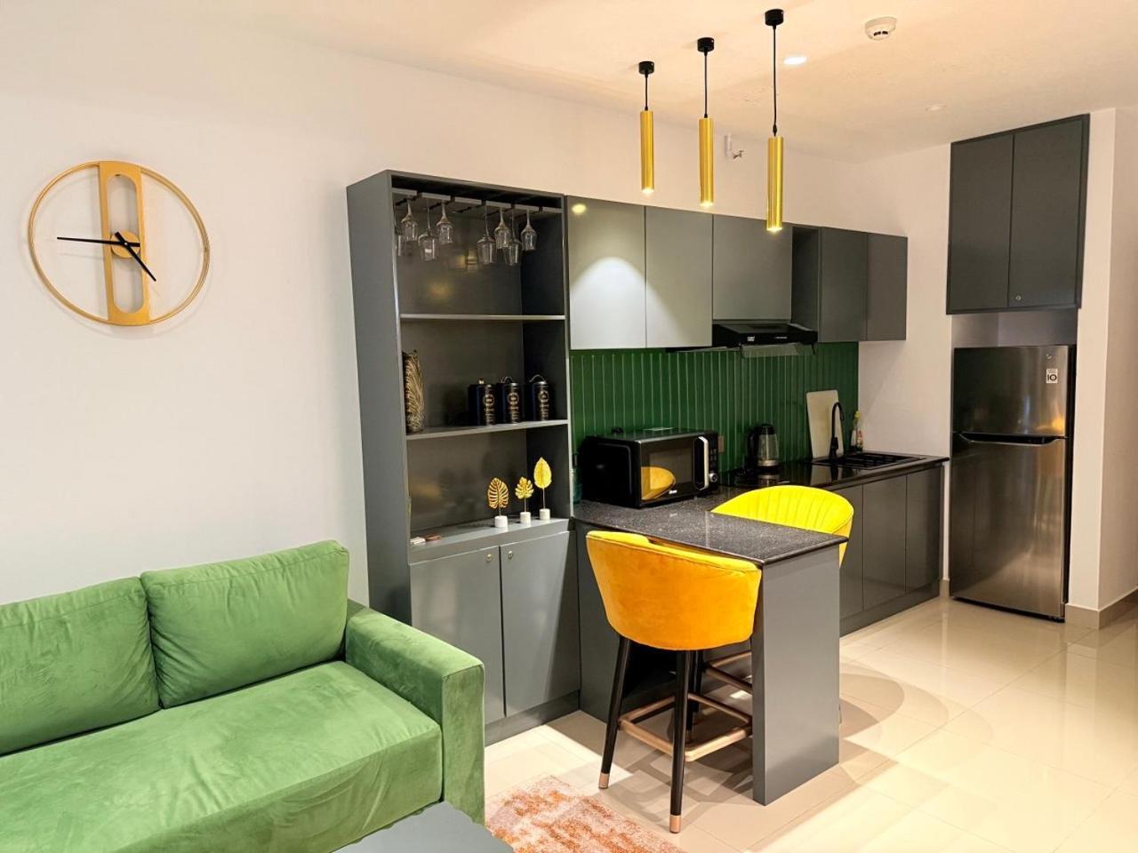 Ocean Breeze Negombo- Tidesend Luxury Beach Apartments מראה חיצוני תמונה