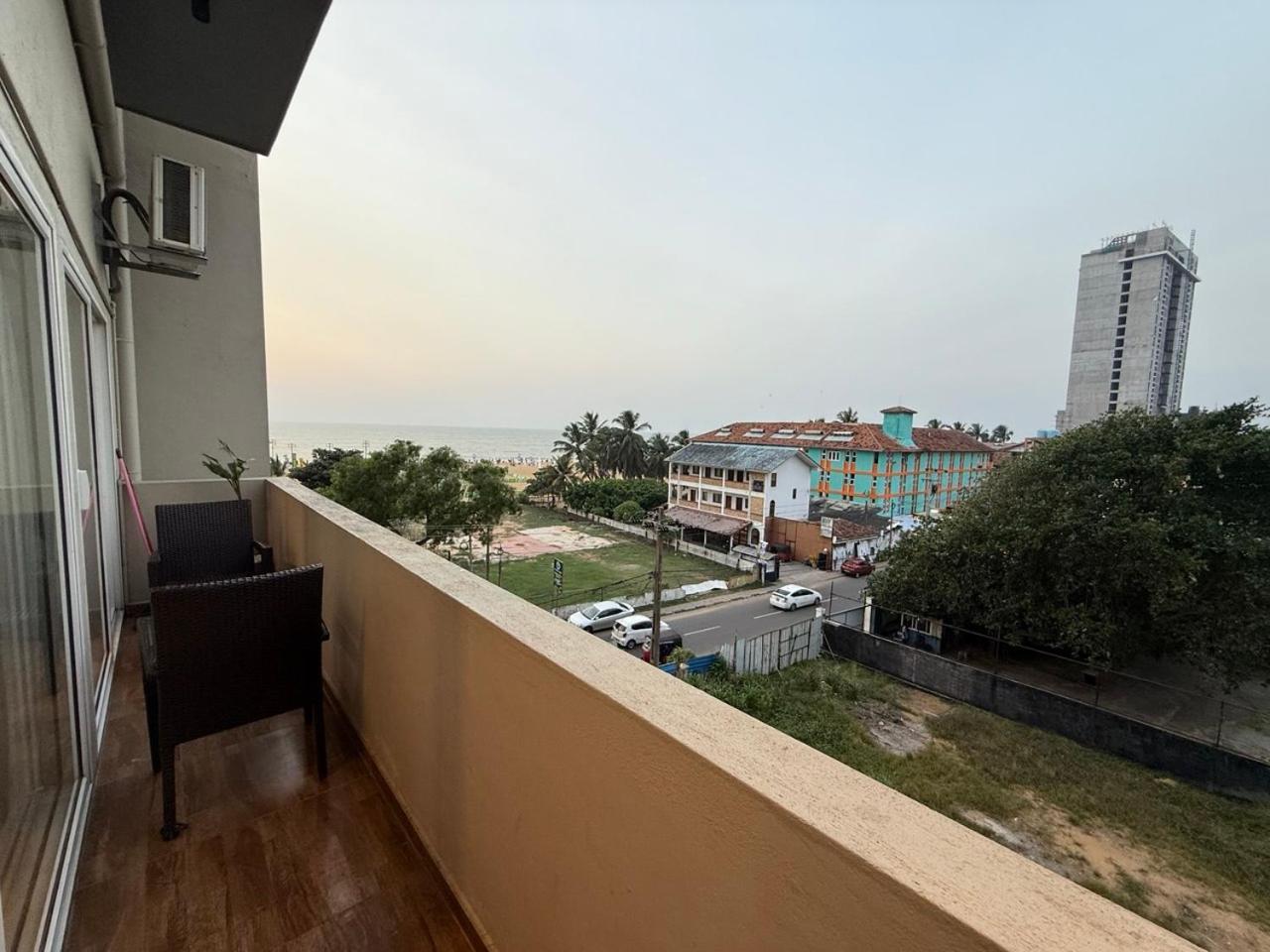 Ocean Breeze Negombo- Tidesend Luxury Beach Apartments מראה חיצוני תמונה