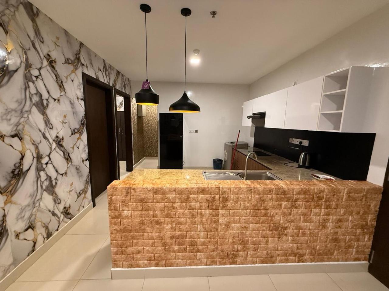 Ocean Breeze Negombo- Tidesend Luxury Beach Apartments מראה חיצוני תמונה