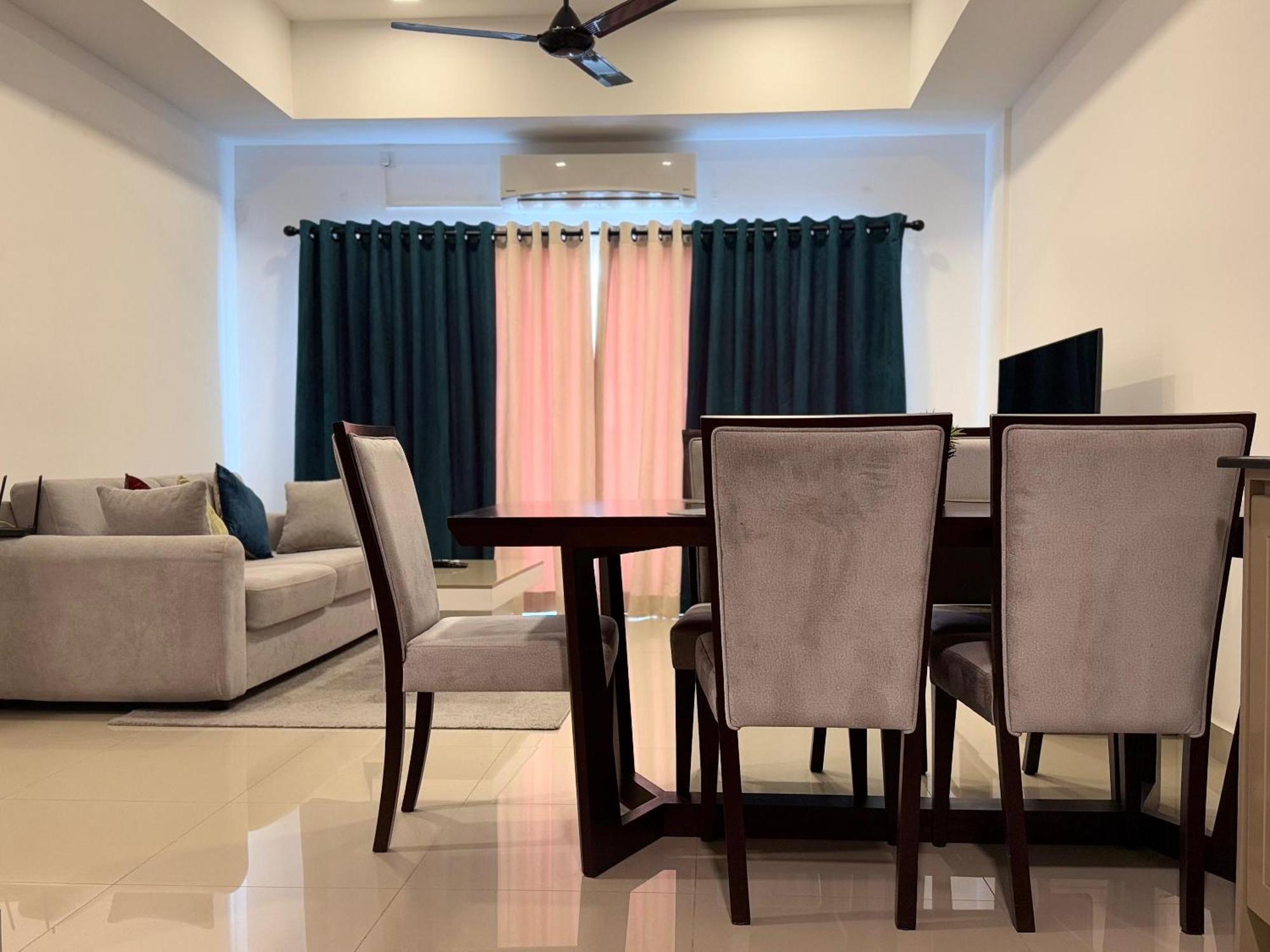 Ocean Breeze Negombo- Tidesend Luxury Beach Apartments מראה חיצוני תמונה