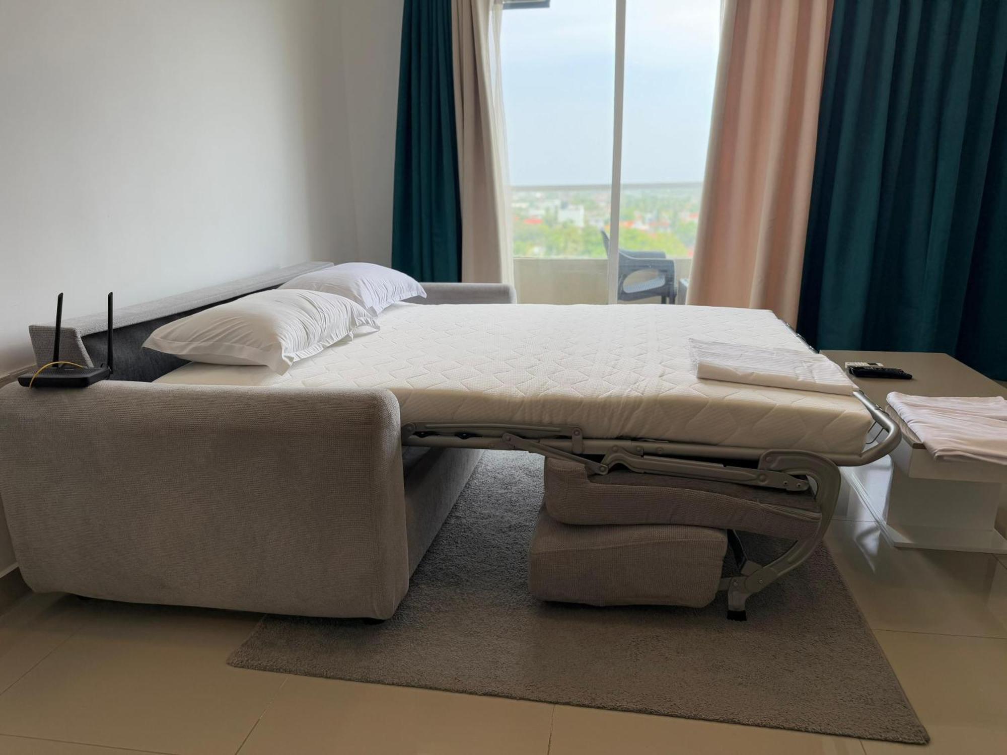 Ocean Breeze Negombo- Tidesend Luxury Beach Apartments מראה חיצוני תמונה