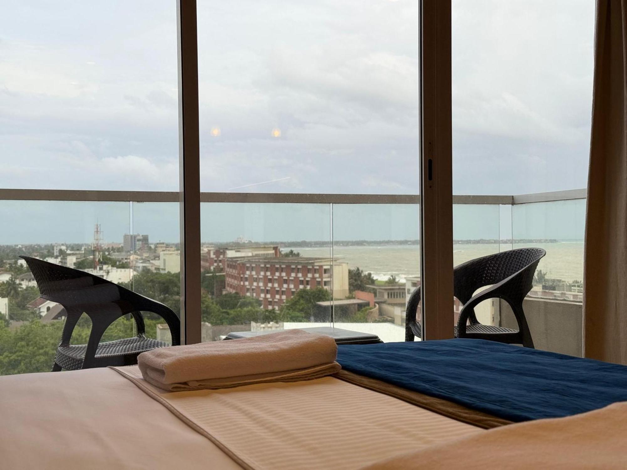 Ocean Breeze Negombo- Tidesend Luxury Beach Apartments מראה חיצוני תמונה