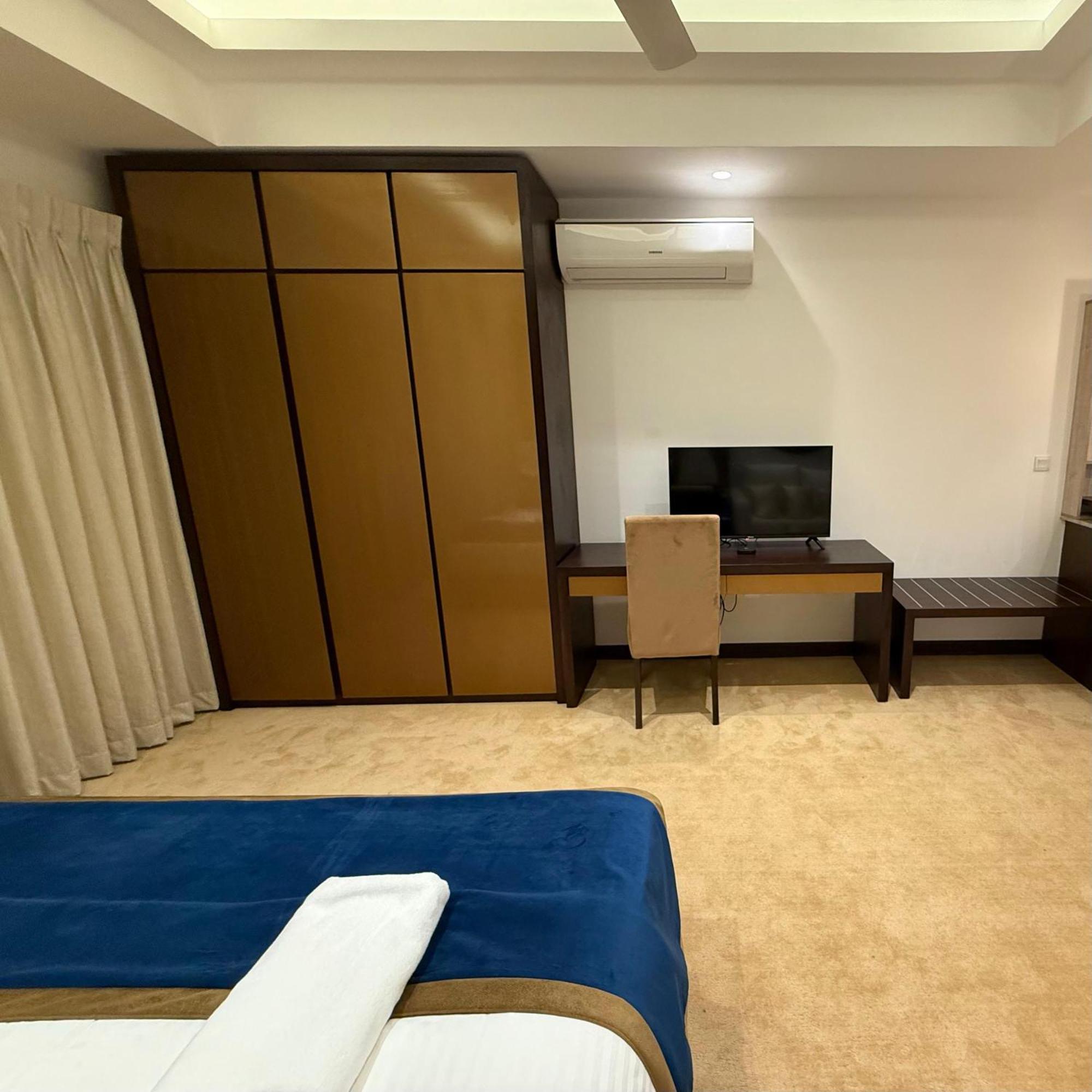 Ocean Breeze Negombo- Tidesend Luxury Beach Apartments חדר תמונה